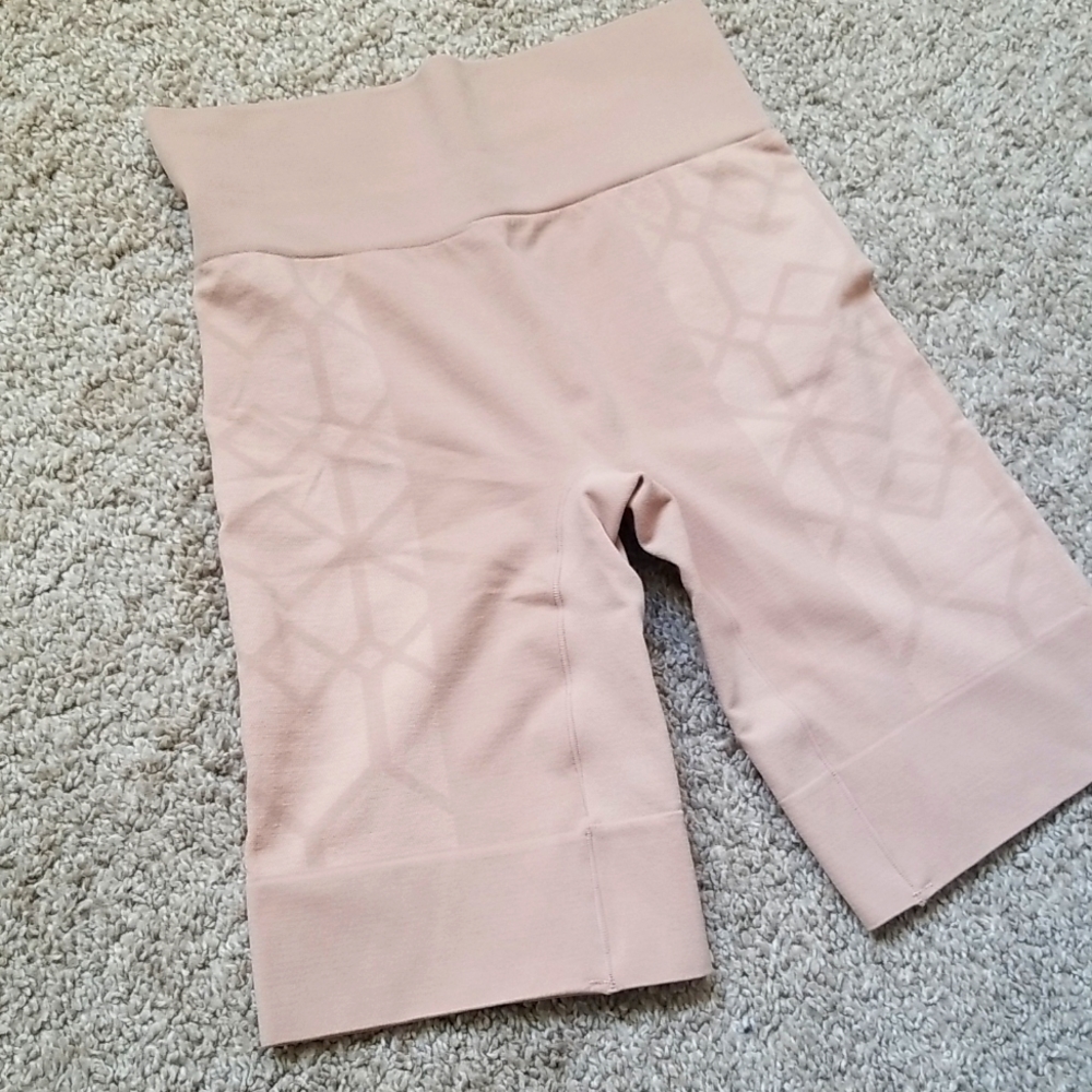 Balance Athletica Vitality Dream Short in Creme